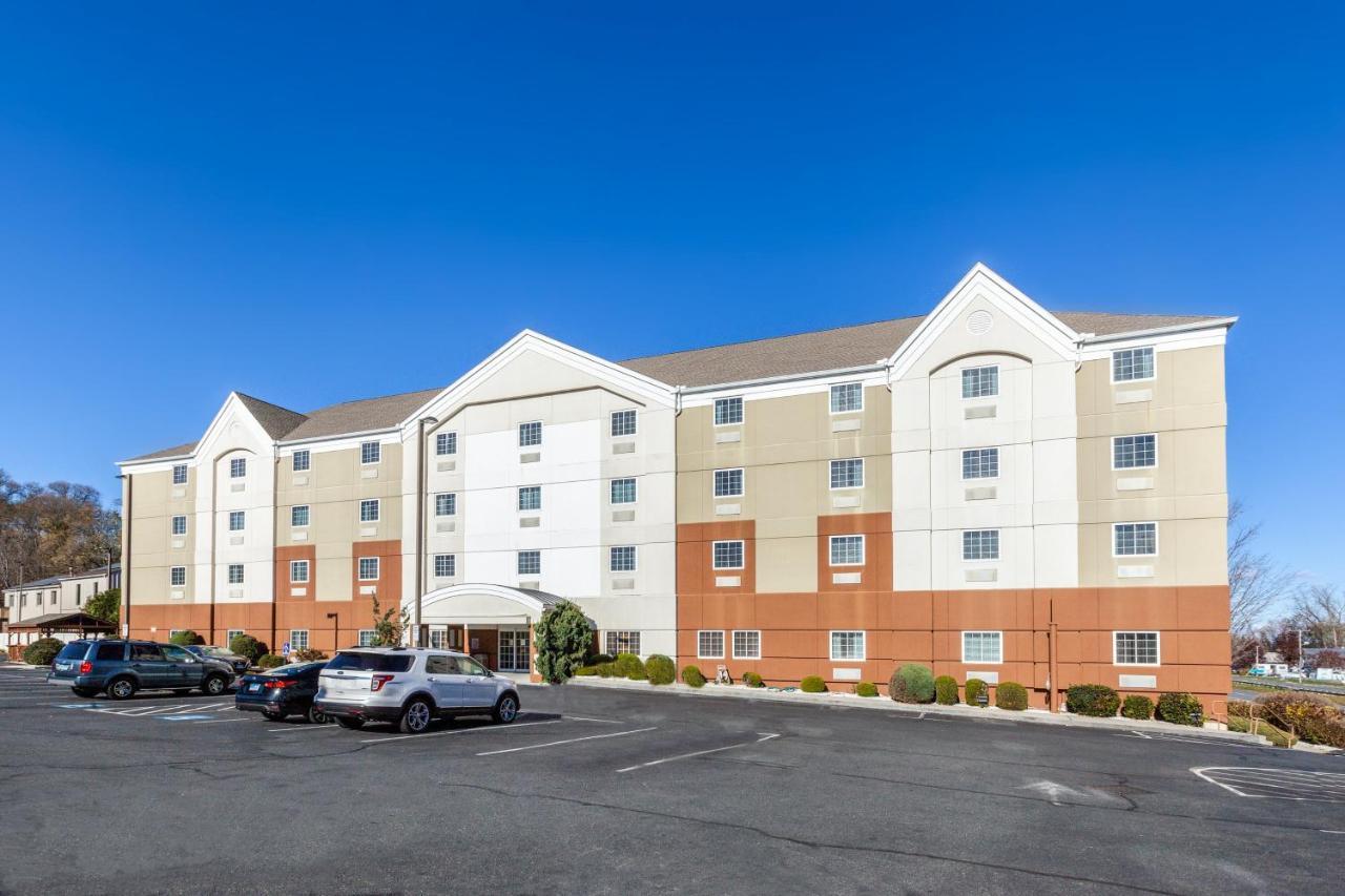 Candlewood Suites-West Springfield, An Ihg Hotel Exterior photo